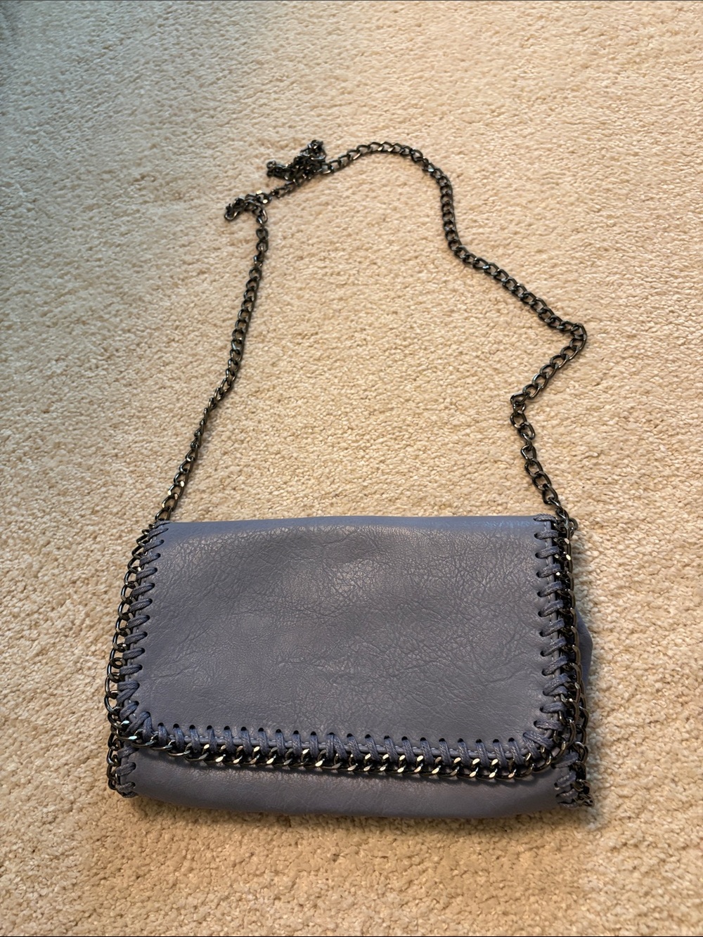 Stylish Women's Chain-Trim Crossbody Bag in Light Lavender